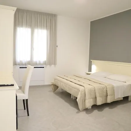 Hotel New- Allison Tropea